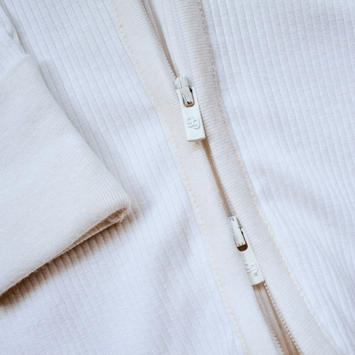 Close-up of the 2-way zip on the GrowGrows Sleepsuit